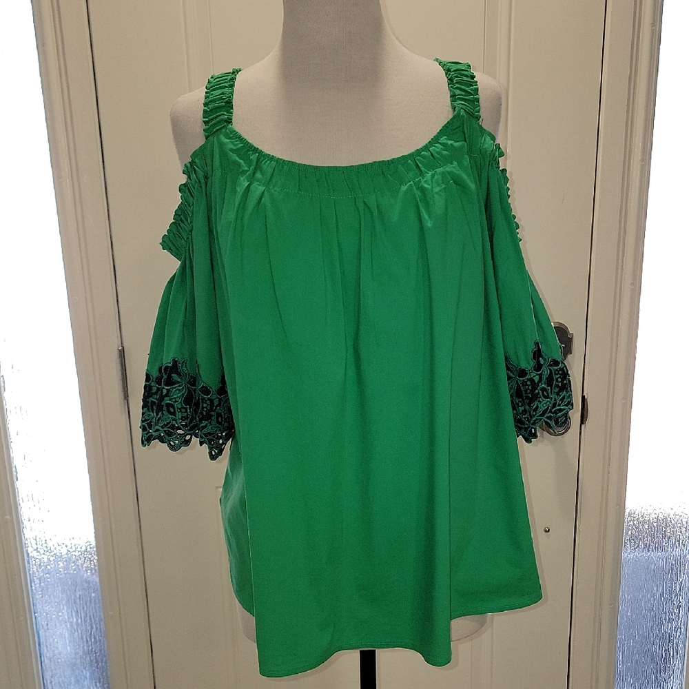Gibson Latimer Green Cold-Shoulder Blouse with Black Embroidered Sleeves